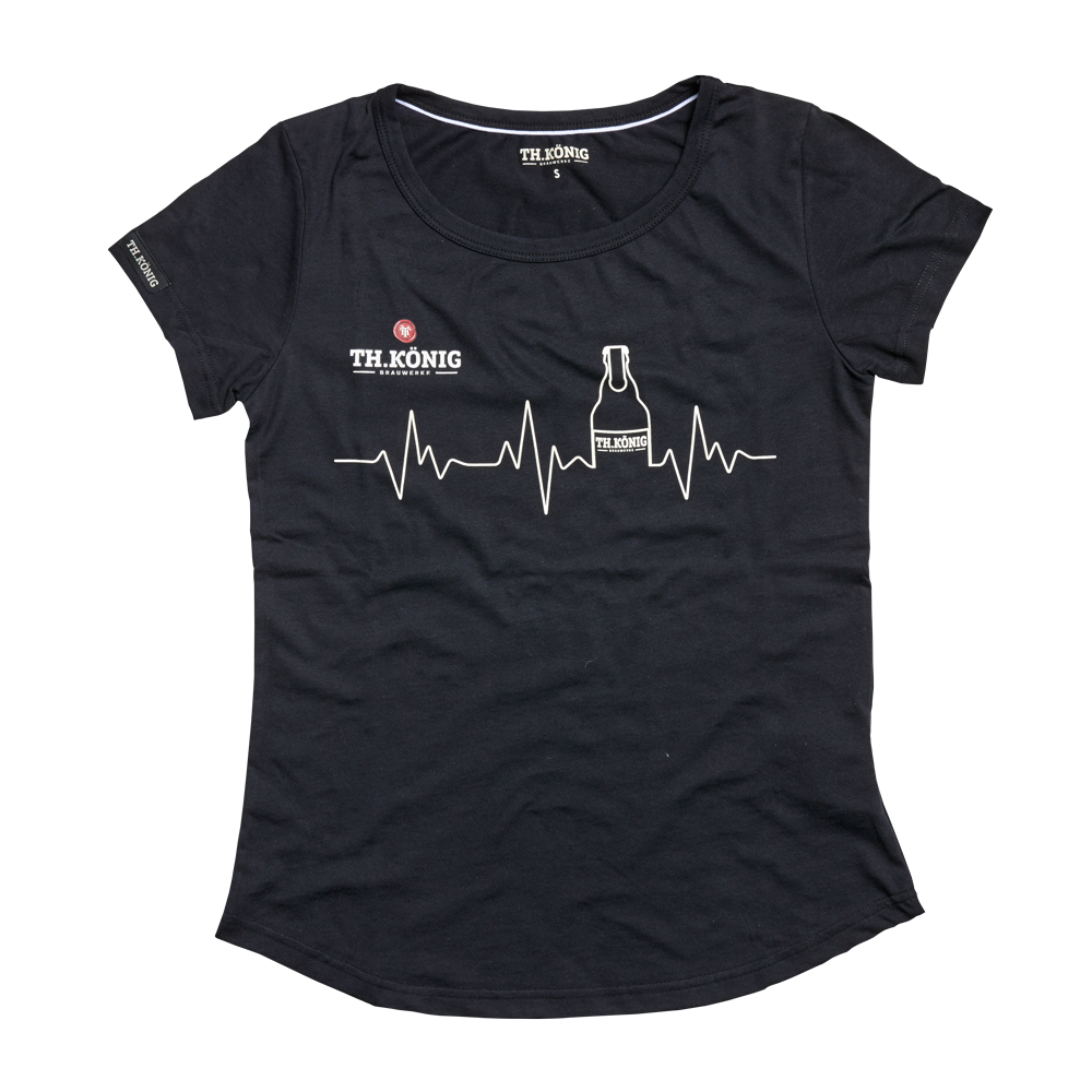 Schwarzer T-Shirt für Damen mit Th. König Logo auf der rechten Seite und EKG-Linie, die in die Silhouette einer Th. König Flasche übergeht.